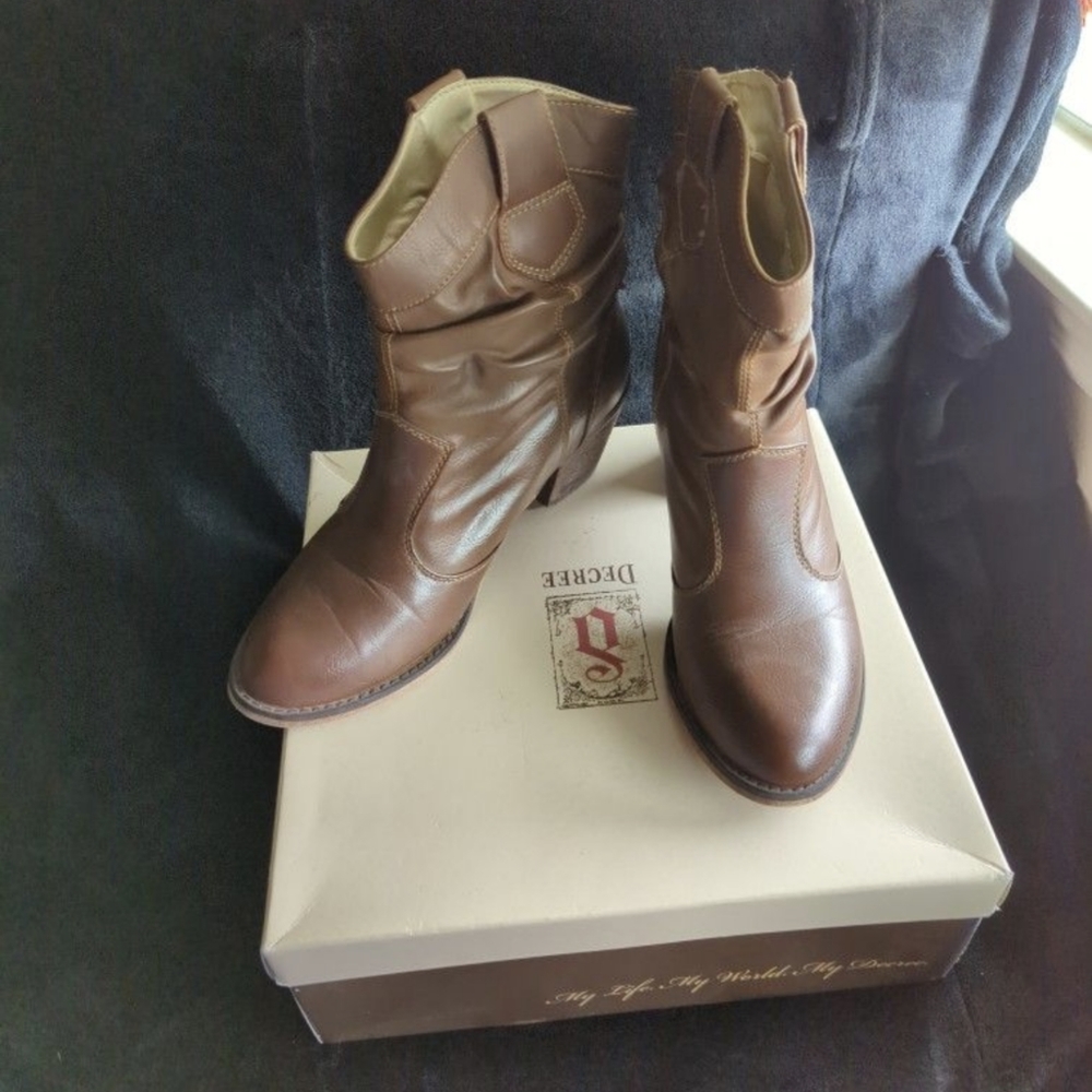 Brown boots size 8.5